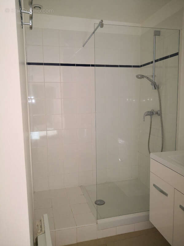 Cuers Immeuble 5 appartements, un commerce - photo 6
