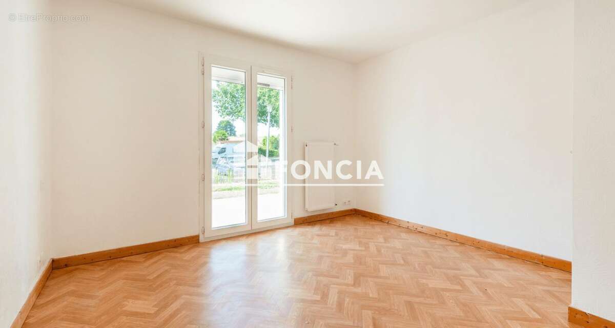 LE PELLERIN / CHÊNE VERT : maison T4 de plain-pied de 102 m2 avec 3 chambres, terrasse, garage et jardin sur parcelle de 525 m2, - photo 9