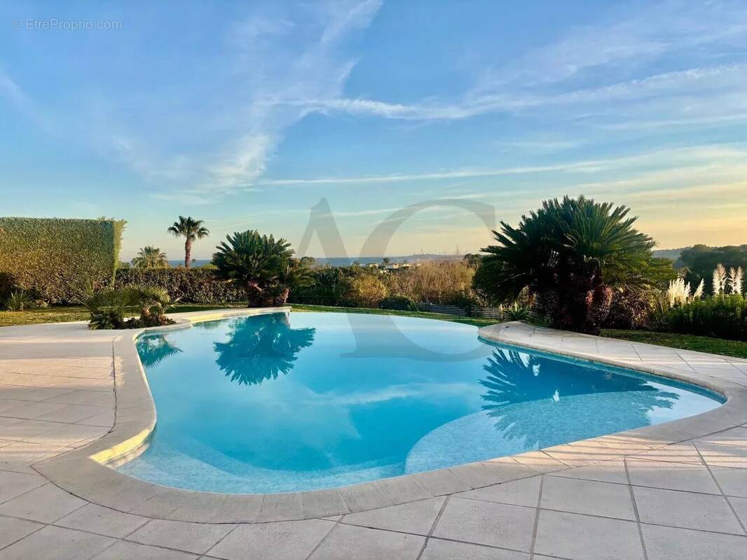 Maison à VILLENEUVE-LOUBET