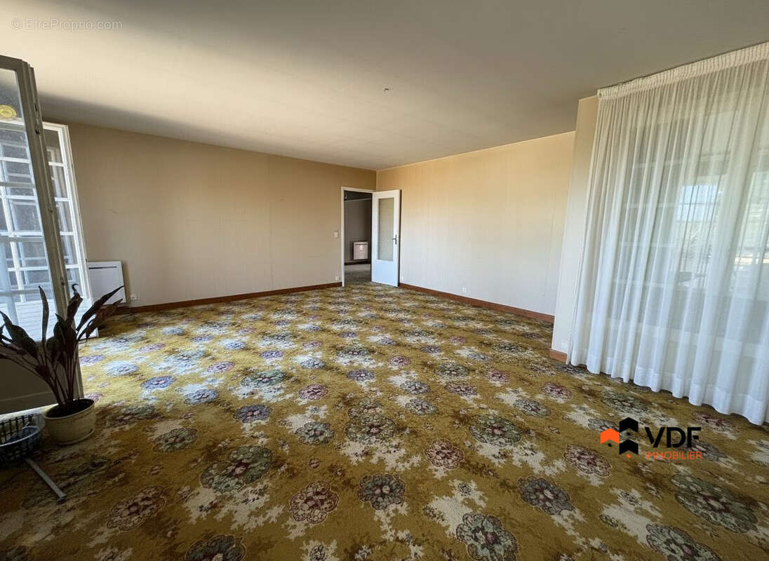 Maison 114 m² à Villerest  - photo 4