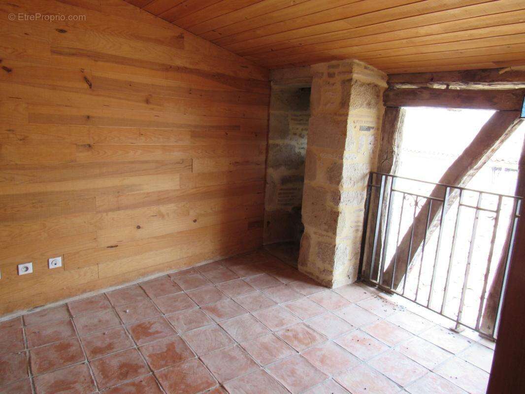 Grande maison medievale  de village entierement renovee dpe en b avec une petite maison qui sert de garage   290000€ - photo 36
