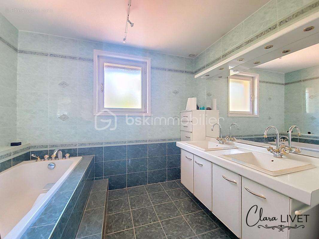 Maison familiale avec piscine et grand terrain – Frontenas (69620) - photo 9