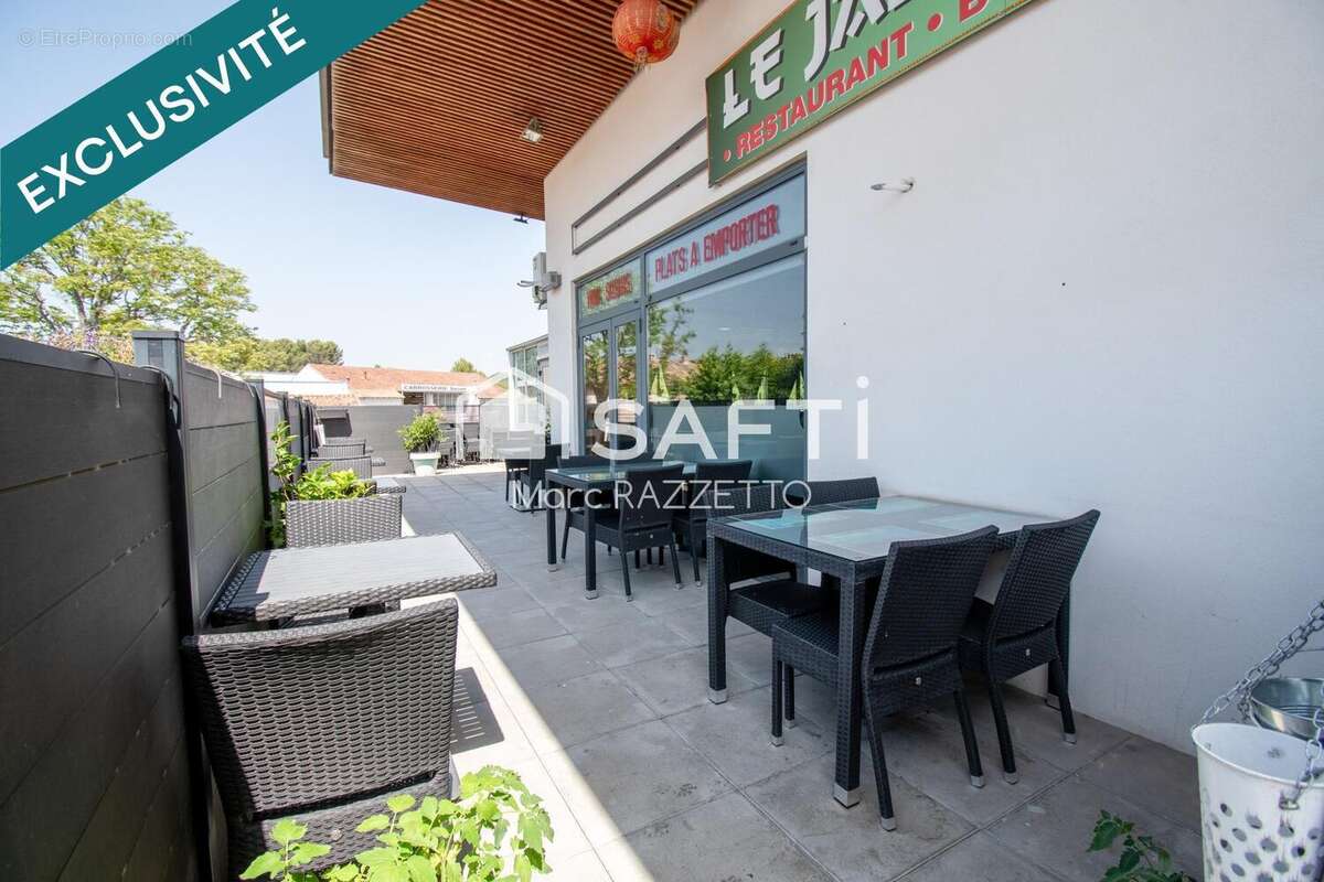 Photo 2 - Commerce à VENELLES