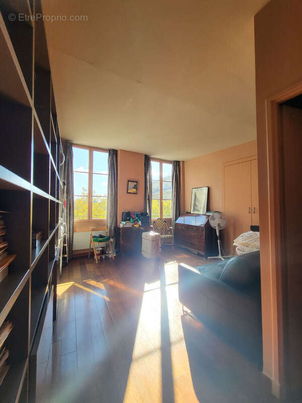 Appartement à PARIS-1E