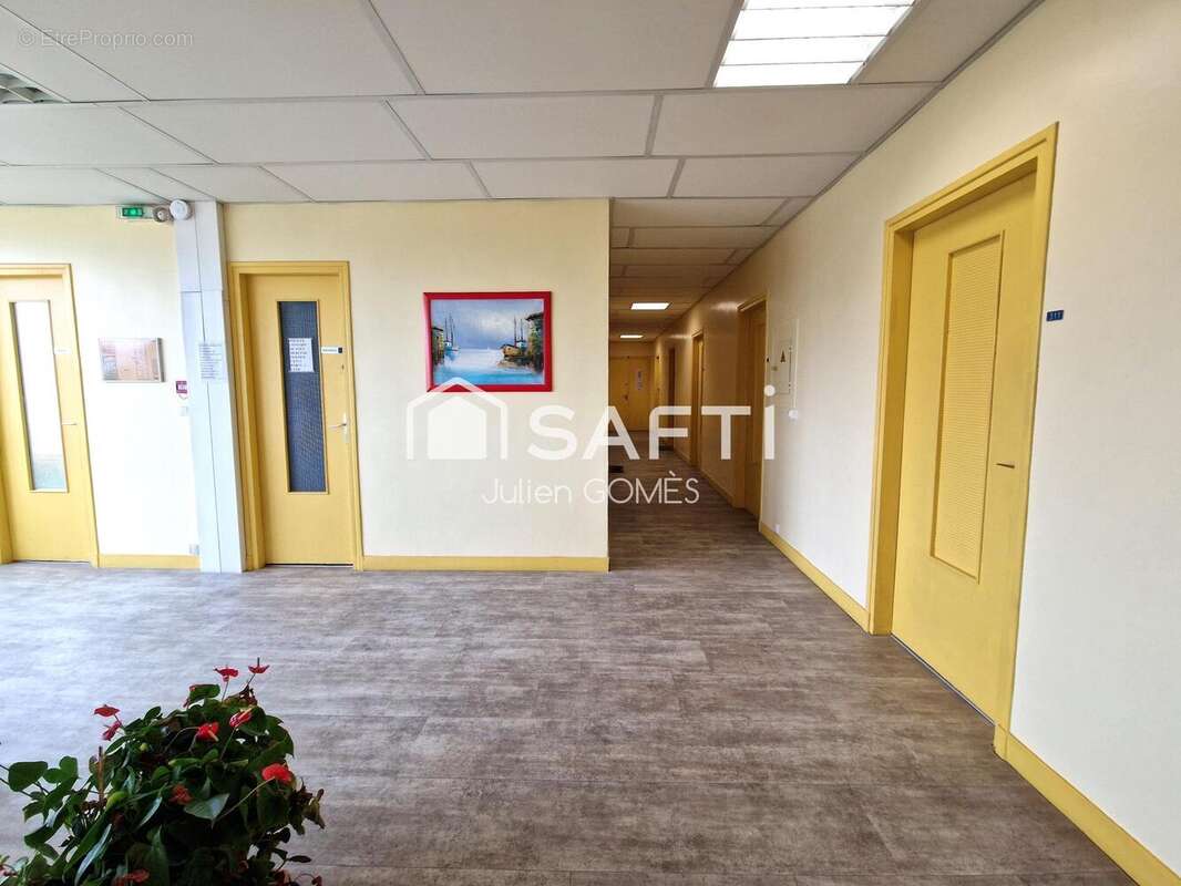 Commerce 2000 m² à Trilport  - photo 6