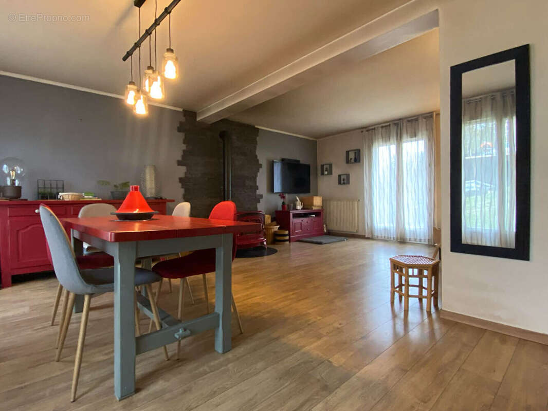 Maison à NEUILLY-SAINT-FRONT