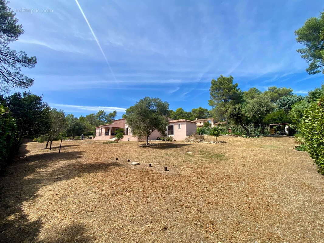 Maison à BAGNOLS-EN-FORET