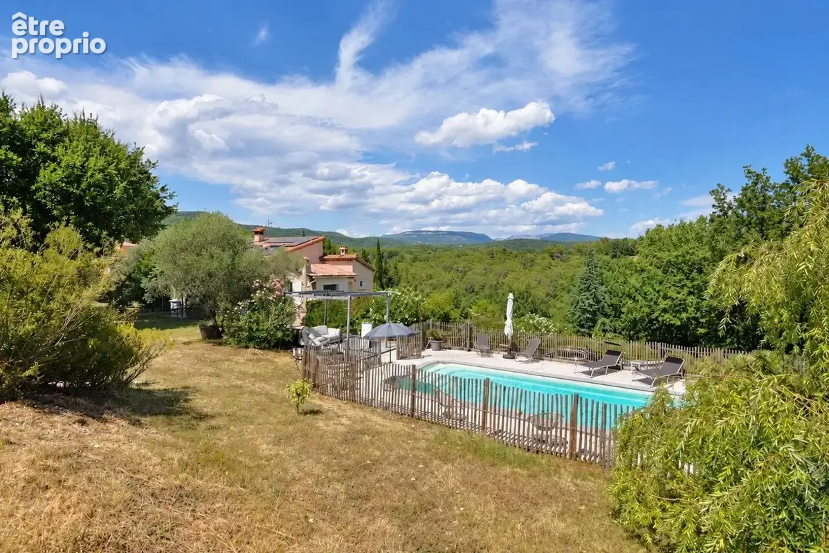 Tourrettes - Villa avec dépendance, piscine et vue - photo 26