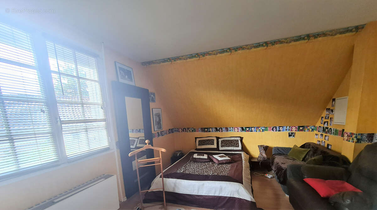 Maison à SAINT-PRYVE-SAINT-MESMIN