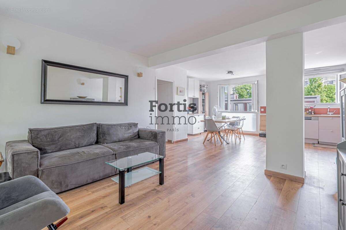 Saint-denis - appartement rénové avec balcon plein sud - photo 2