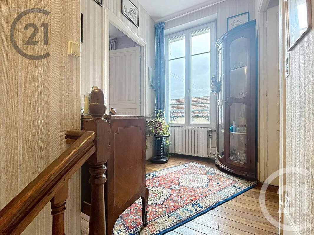 Maison 119 m² à Coulanges-La-Vineuse  - photo 13