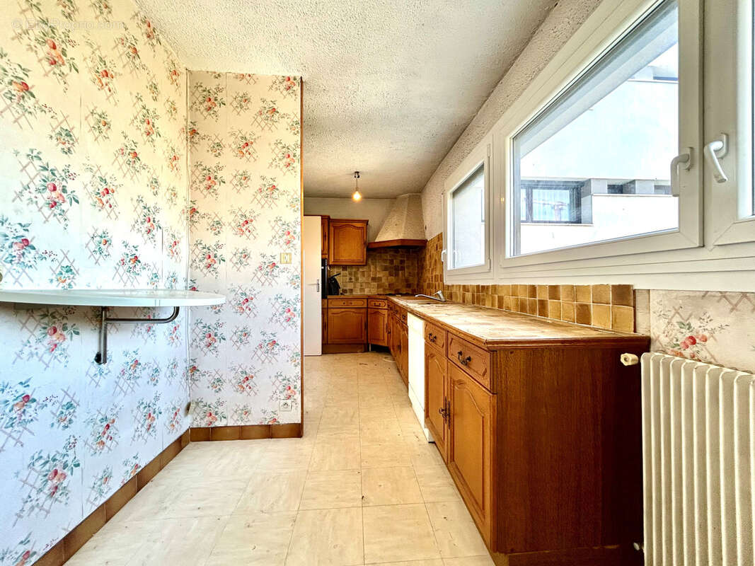 GRENOBLE - T4 de 80m2 à rénover avec un grand balcon - photo 6