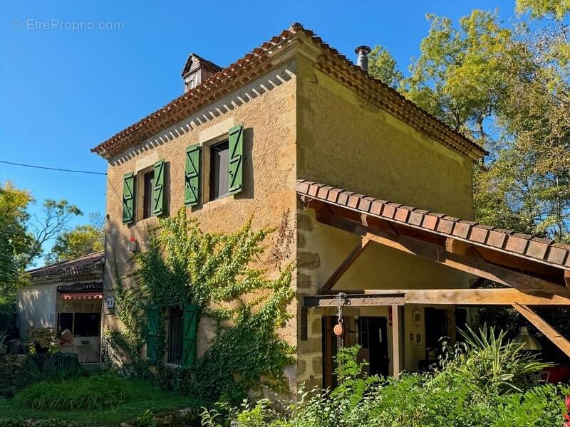 Maison à VIC-FEZENSAC