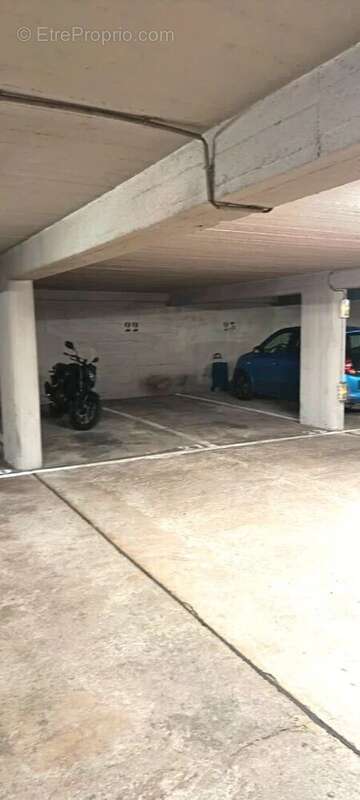 Parking à PARIS-15E