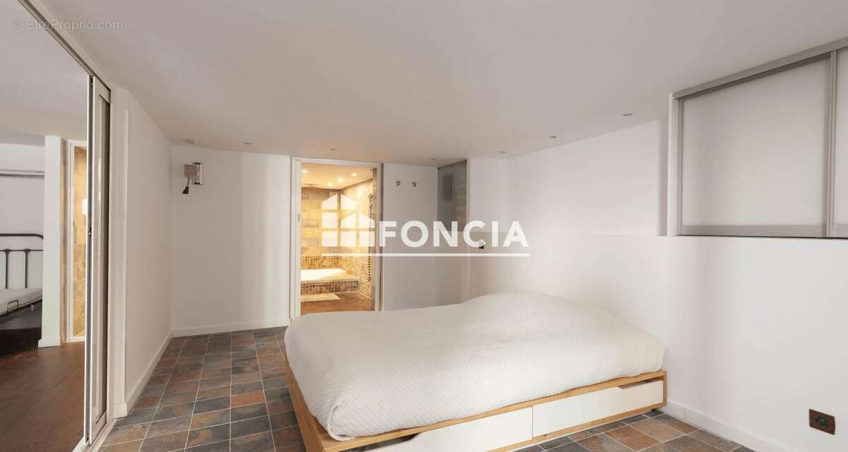 Appartement à MARSEILLE-6E
