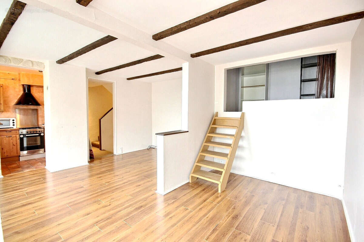 Appartement à FRESNES