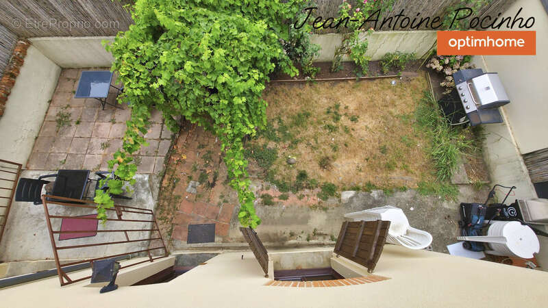 Appartement à SAINTE-FOY-DE-PEYROLIERES