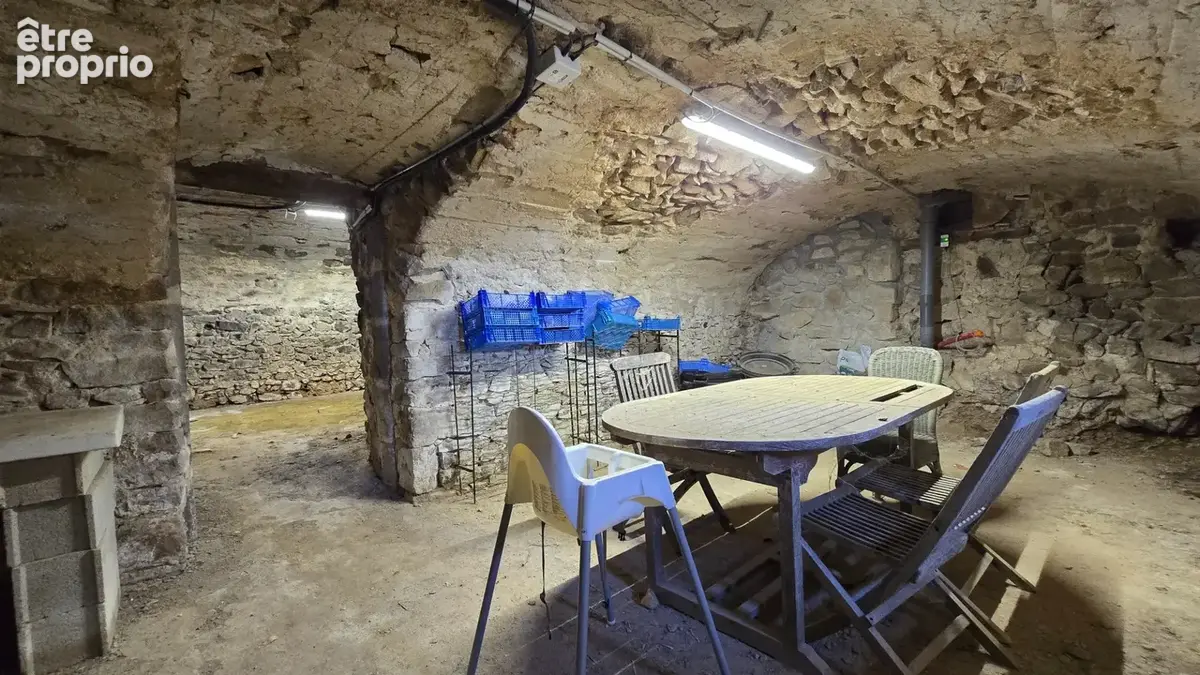 Propriété d'Exception Rénovée – 7.5 hectares - Étang privée - vue panoramique - Piscine - Source - photo 46