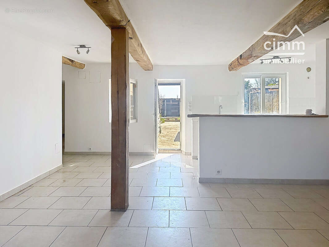 Maison 109 m² à Chateau-Renard  - photo 5