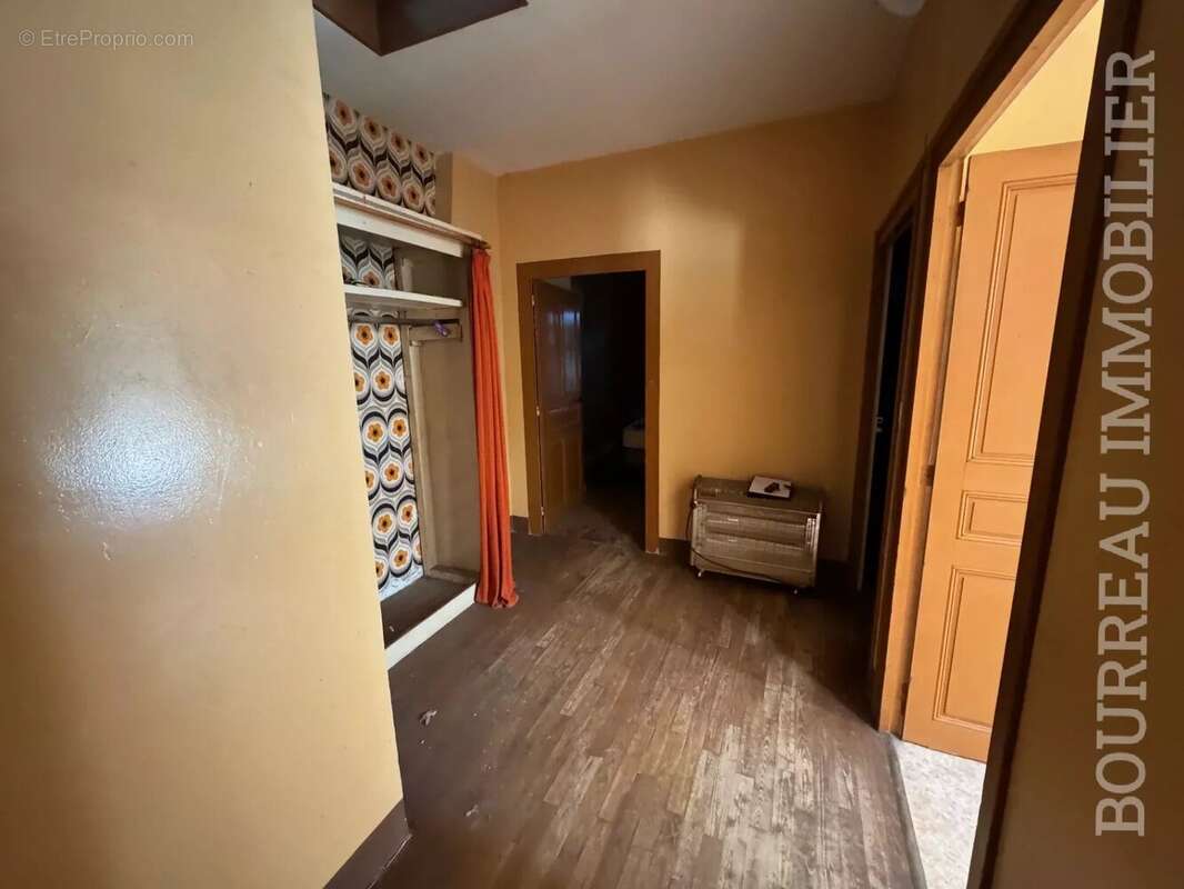 Maison à LA CELLE-SAINT-CYR