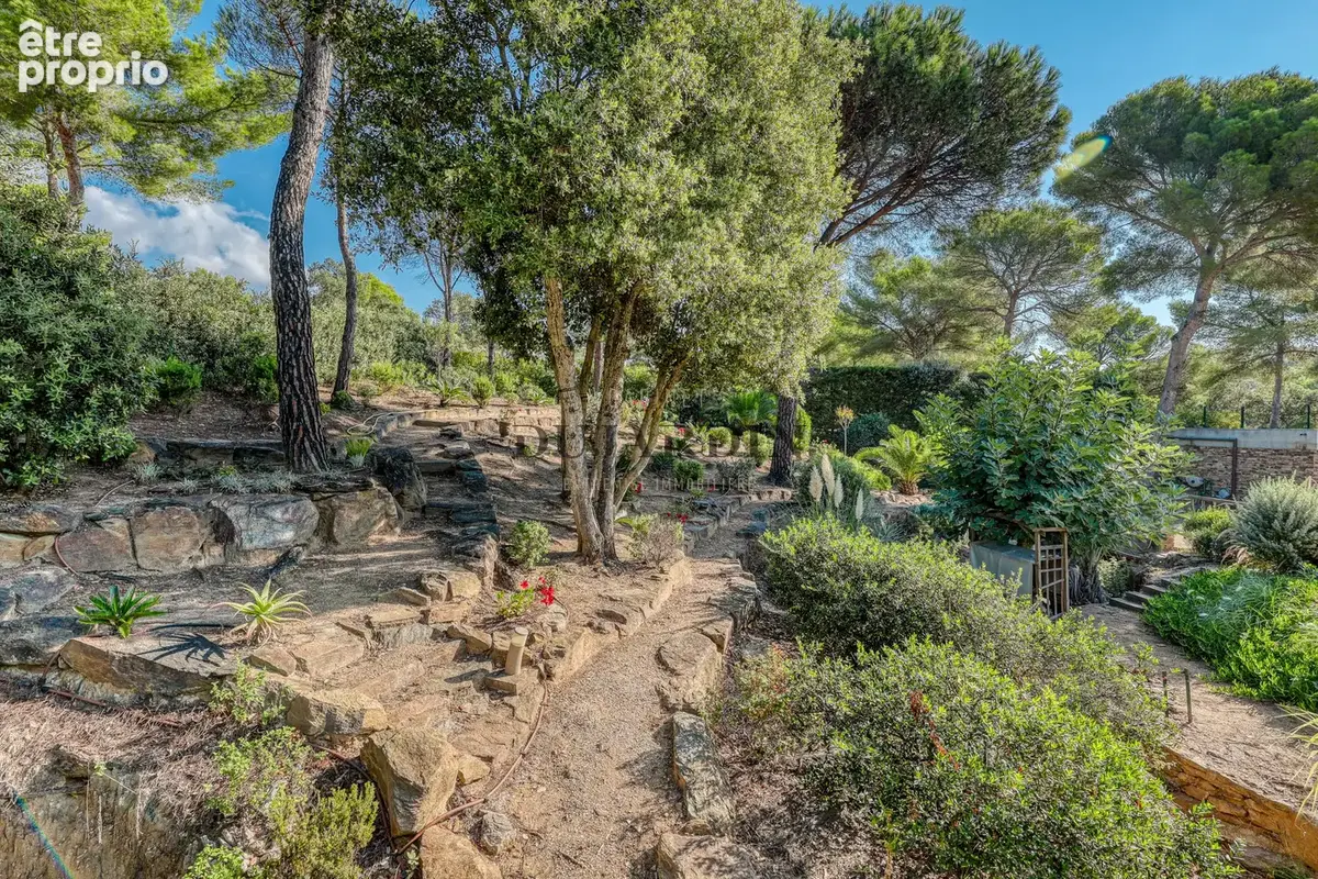 Villa au gaou benat avec piscine et superbe jardin paysager - photo 13