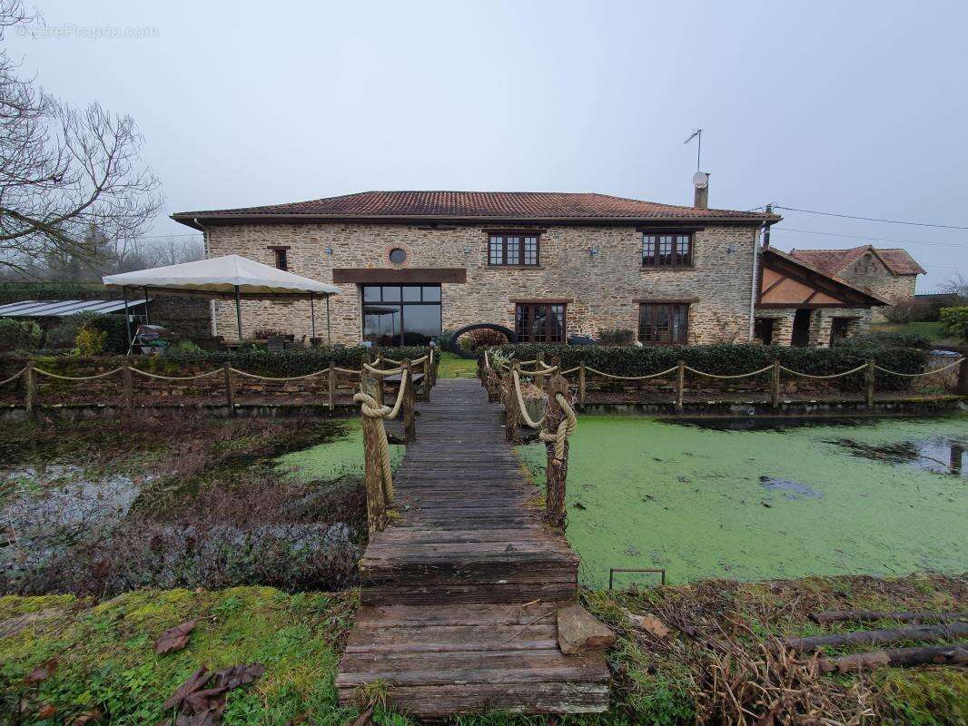 Maison à SAINT-YRIEIX-LA-PERCHE