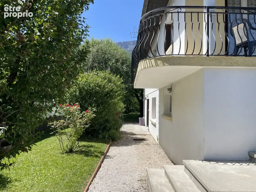 Maison 6 pièces 141 m² à vendre à Claix (38640) - photo 2