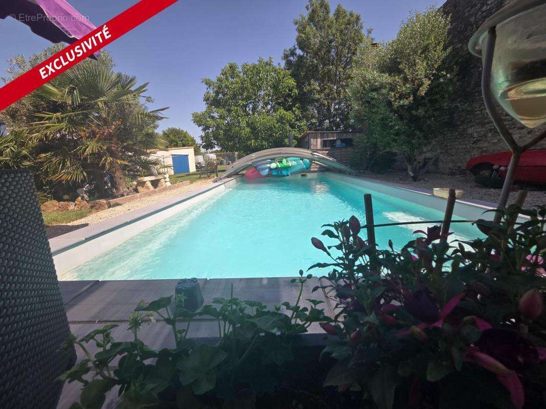 Maison 173 m² avec studio indépendant, piscine et 2 garages - Essouvert 17400 - photo 15