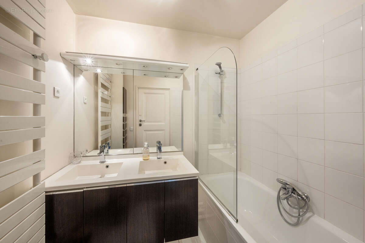 Appartement à PARIS-15E