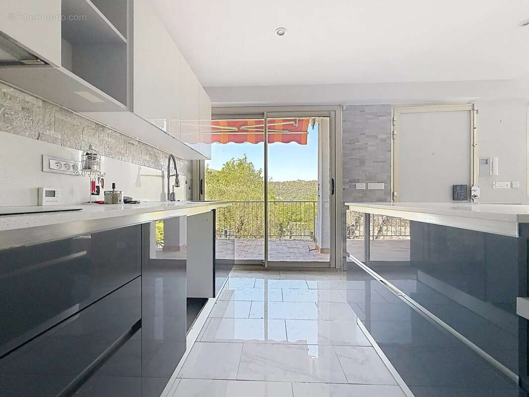 Maison 220 m² à Tourrette-Levens  - photo 4