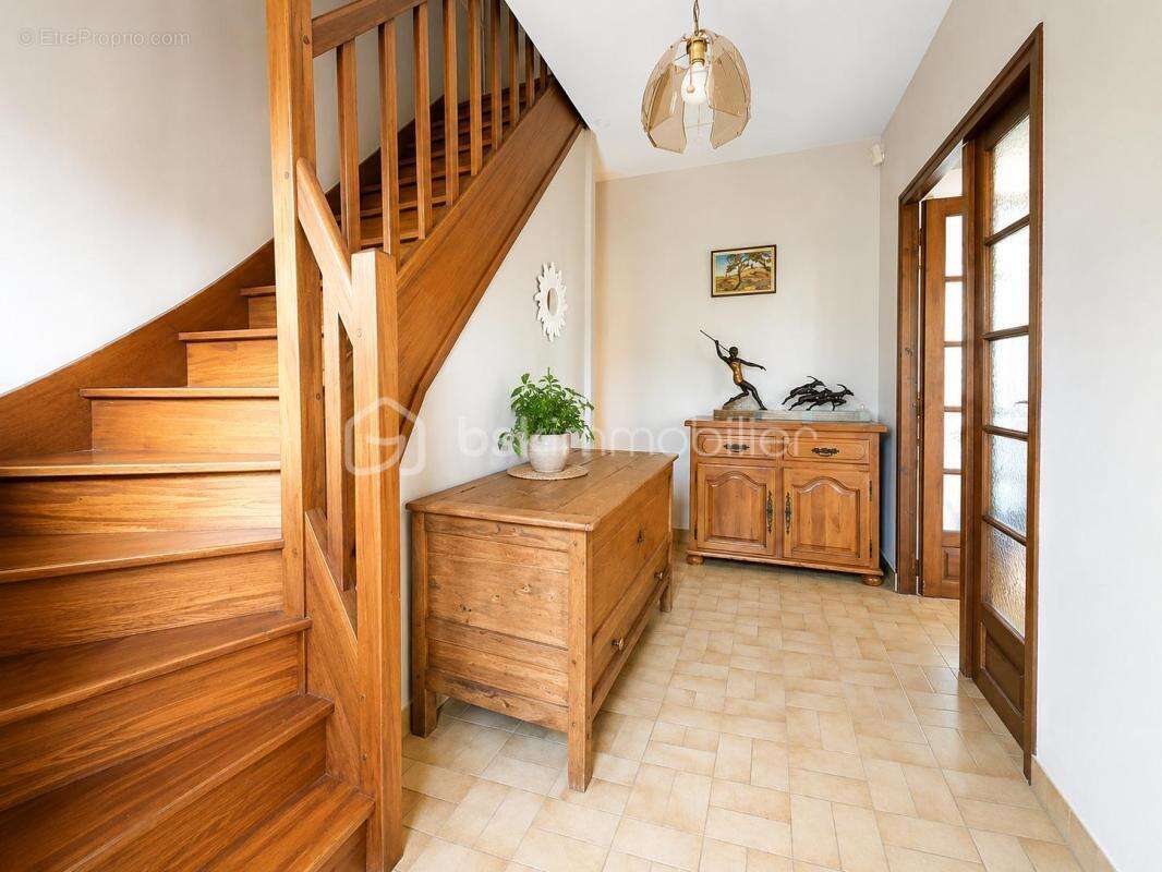 Maison 6 pièces – 143 m² – 4 chambres – Parc paysager de 1 700 m² - photo 6