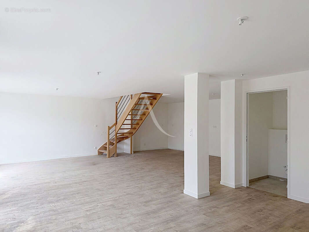 Maison Les Ponts De Ce 6 pièce(s) - photo 3