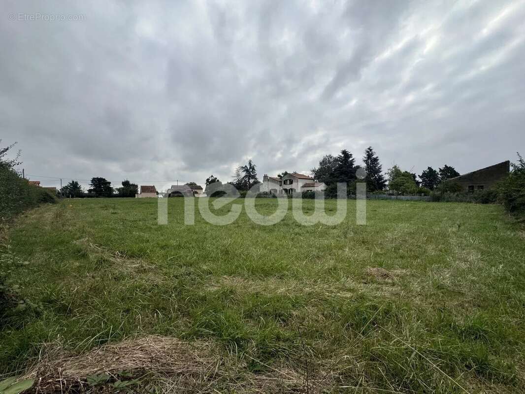 Terrain à GANNAT