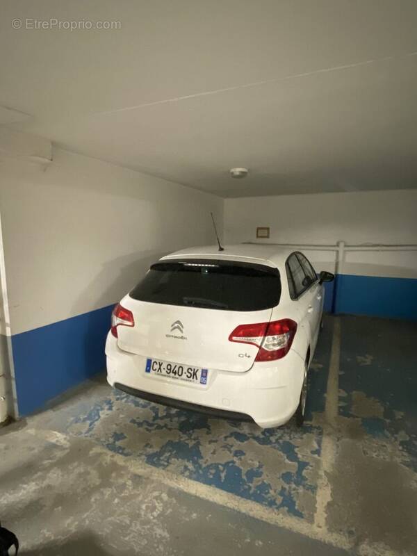 Parking à PARIS-16E