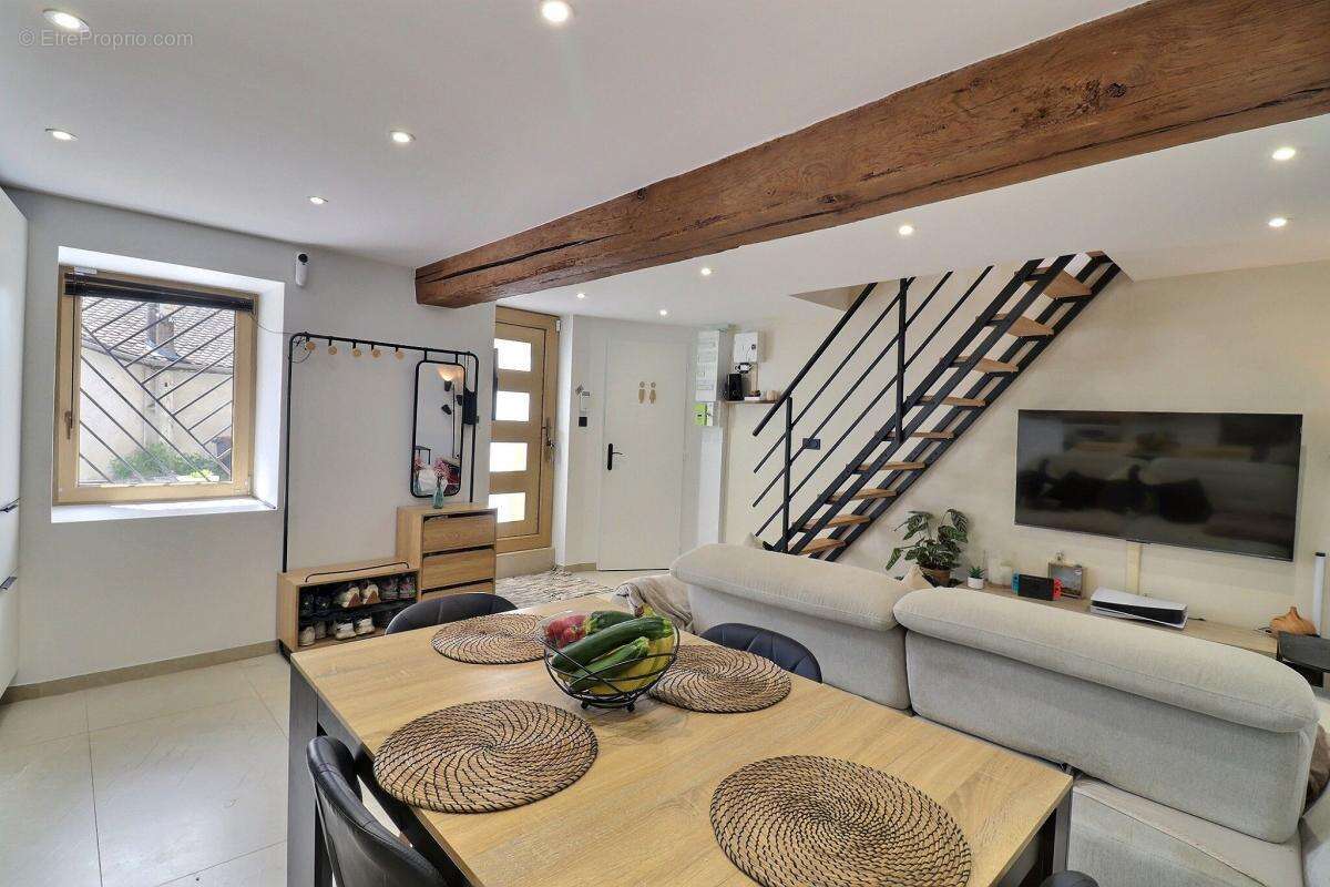 Maison à MASSIEU
