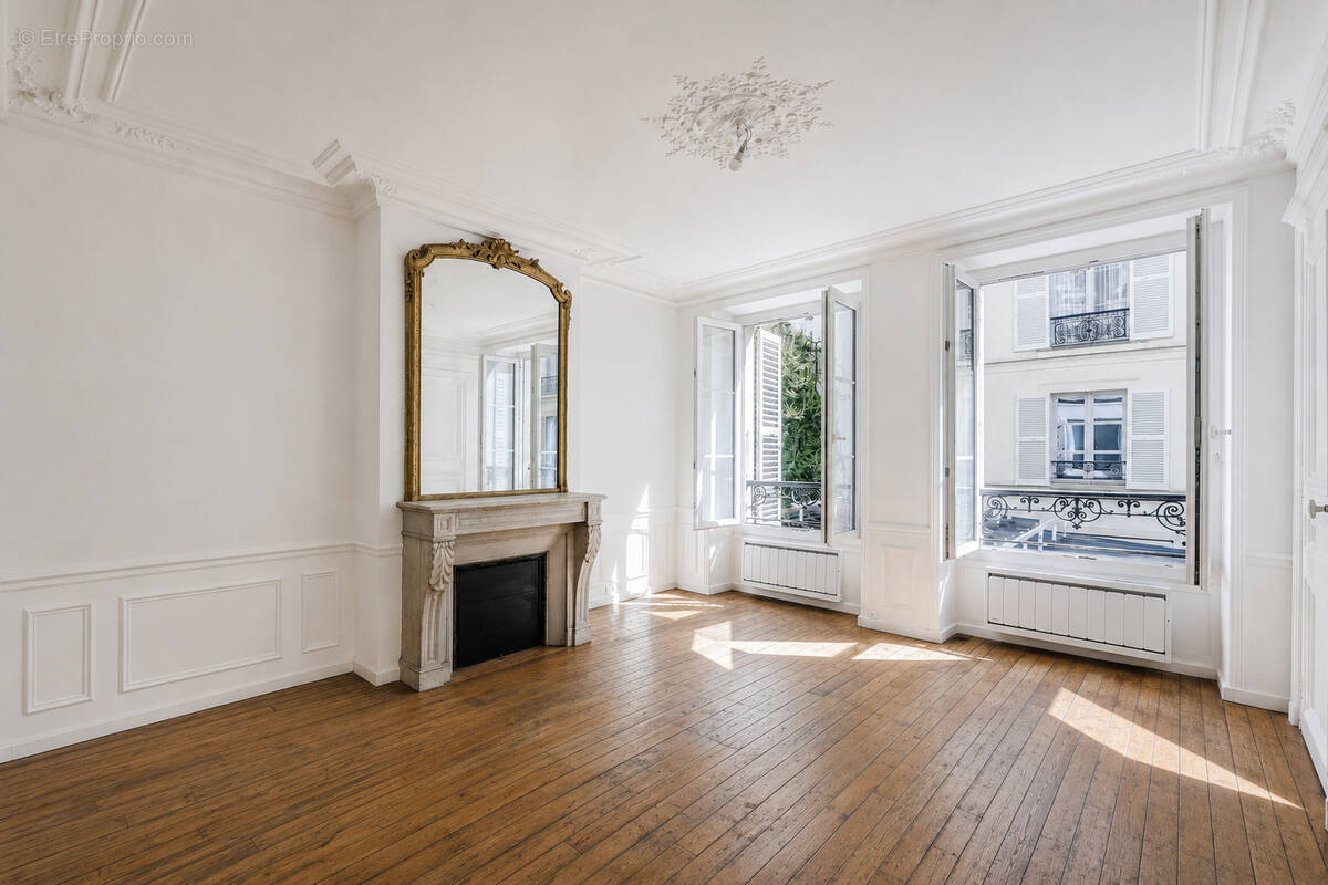 Appartement à PARIS-8E