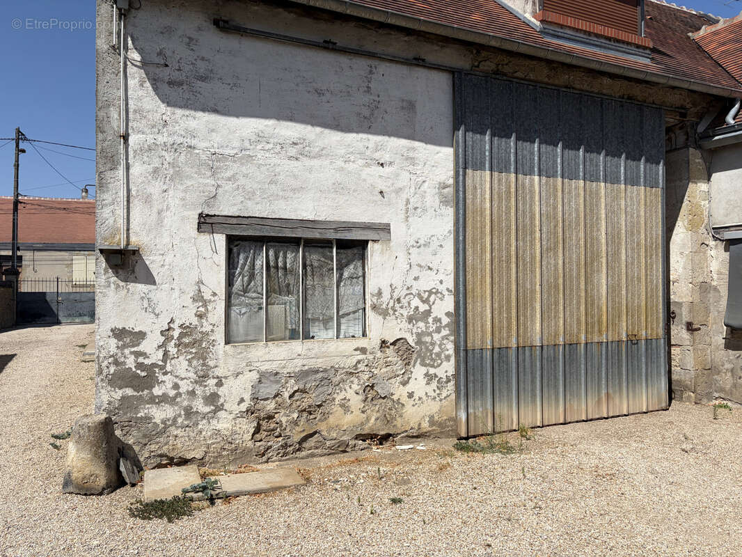 Grande grange de plain-pied au cœur de Fay-aux-Loges - photo 8