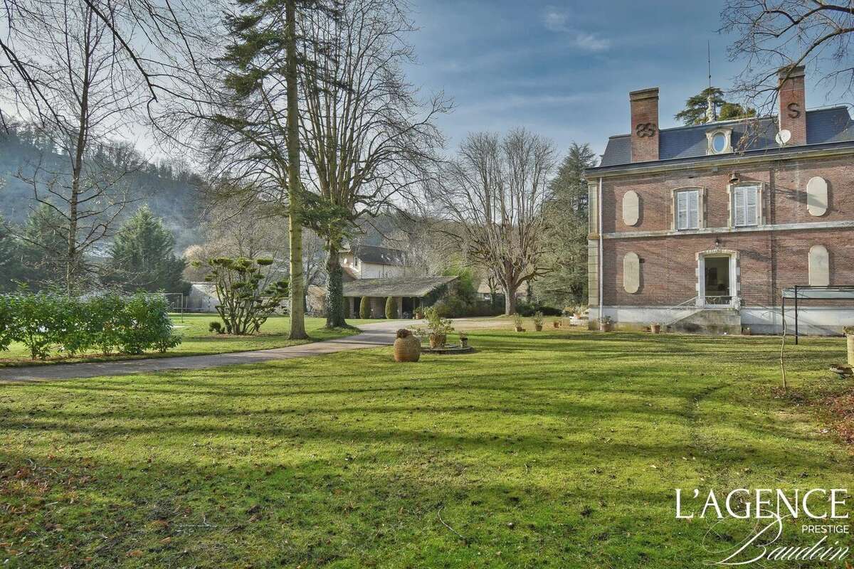 758 m² à Pacy-Sur-Eure  - photo 4
