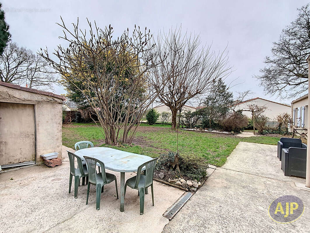 Maison Montaigu Vendee 6 pièce(s) 120 m2 - photo 15