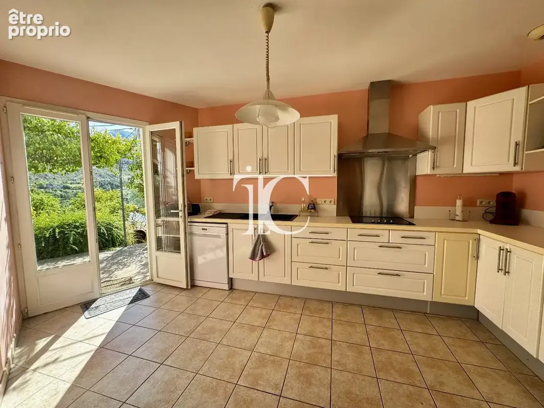 Villa centre ville les vans 125m² 4chambres 979 m² de terrain avec piscine - photo 6