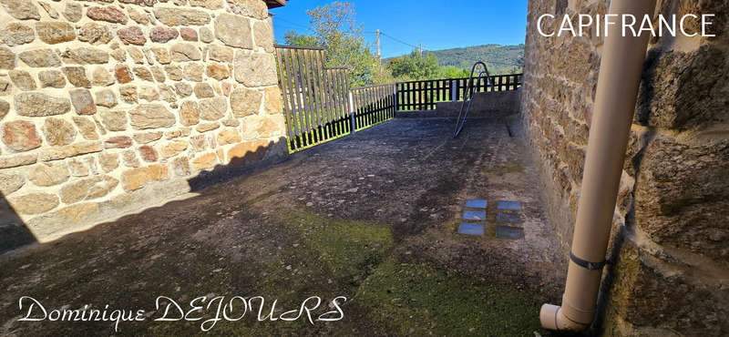 Maison à SAINT-MICHEL-DE-CHABRILLANOUX