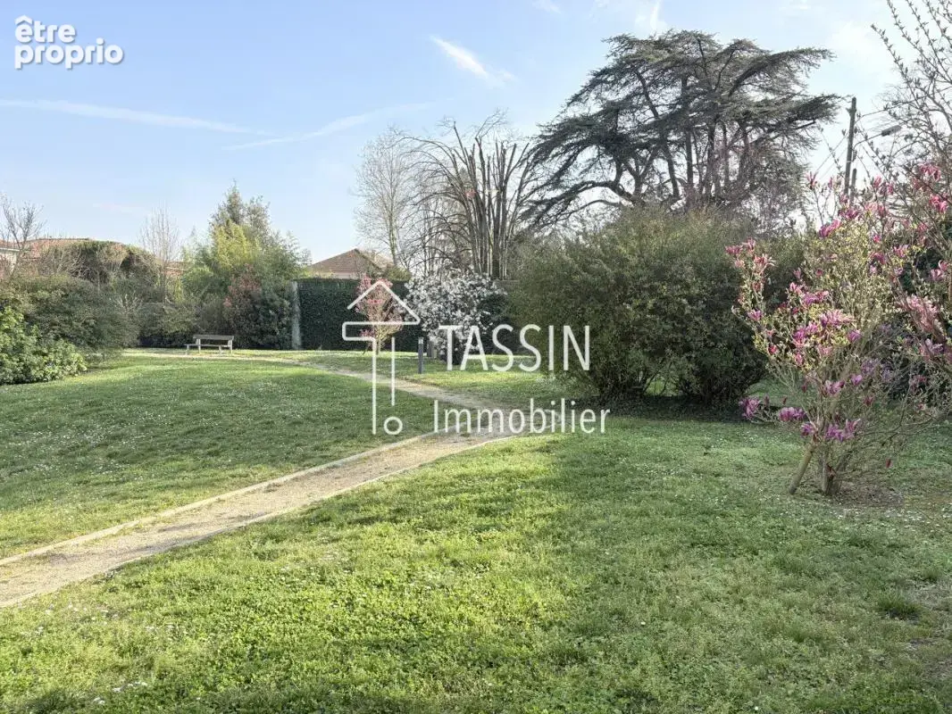 Tassin Bourg - Appartement T4 en dernier étage - photo 9