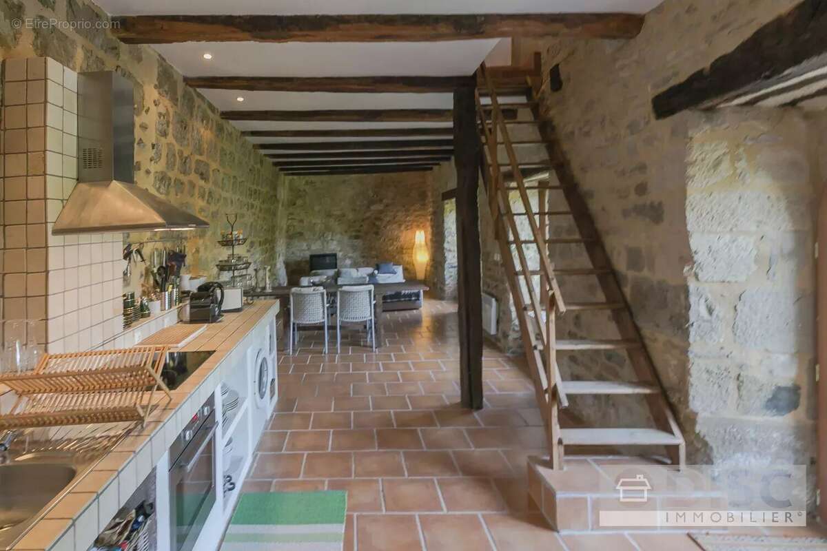 Bel appartement avec terrasse et vues imprenables dans le centre médiéval de Penne - photo 7