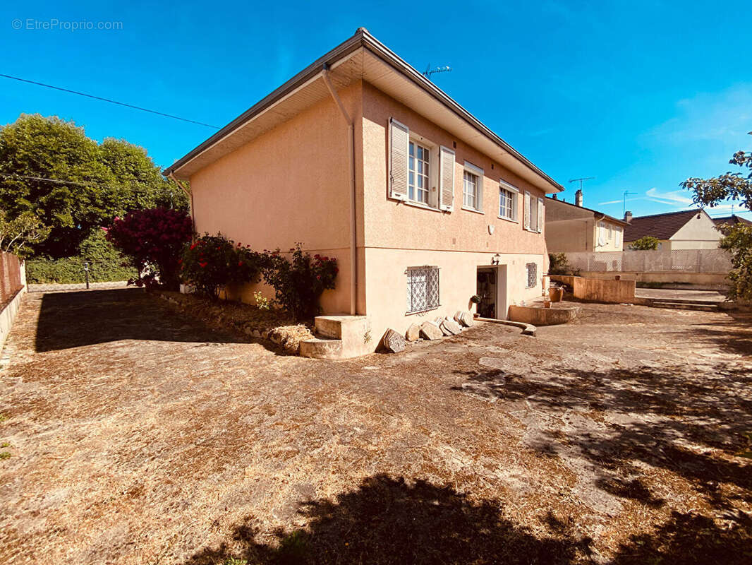 Vente maison f4 sous sol semi enterre premilhat - photo 3