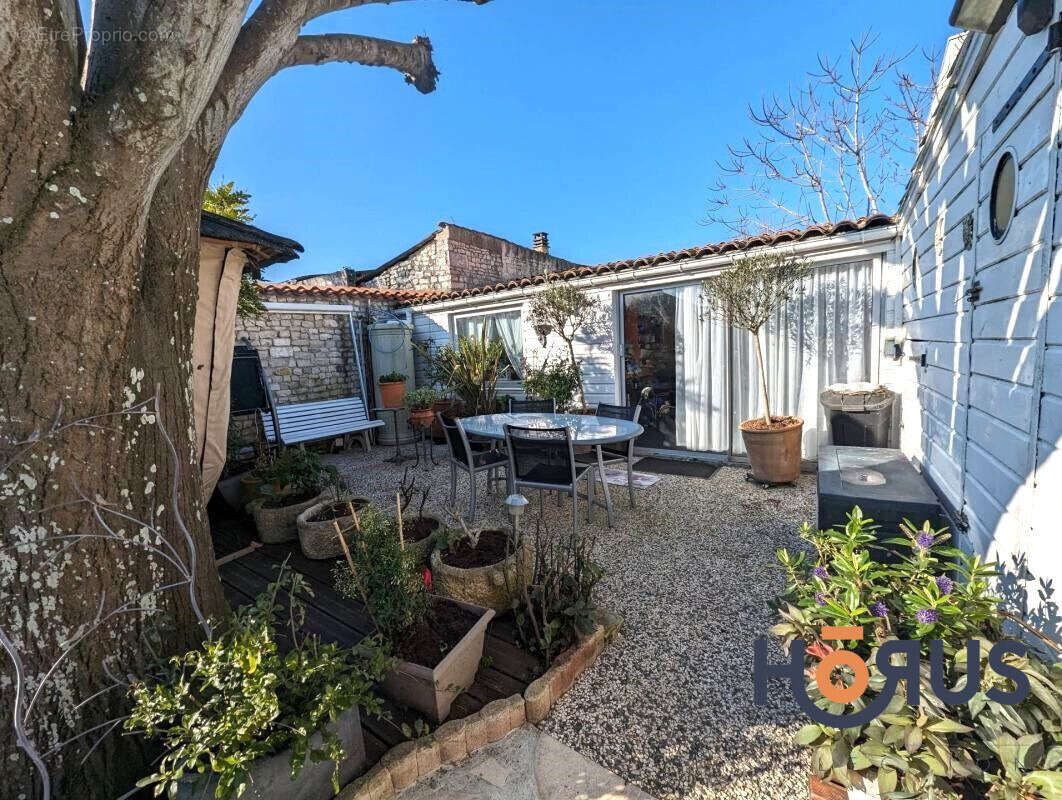 Maison 170 m² à La Rochelle  - photo 3
