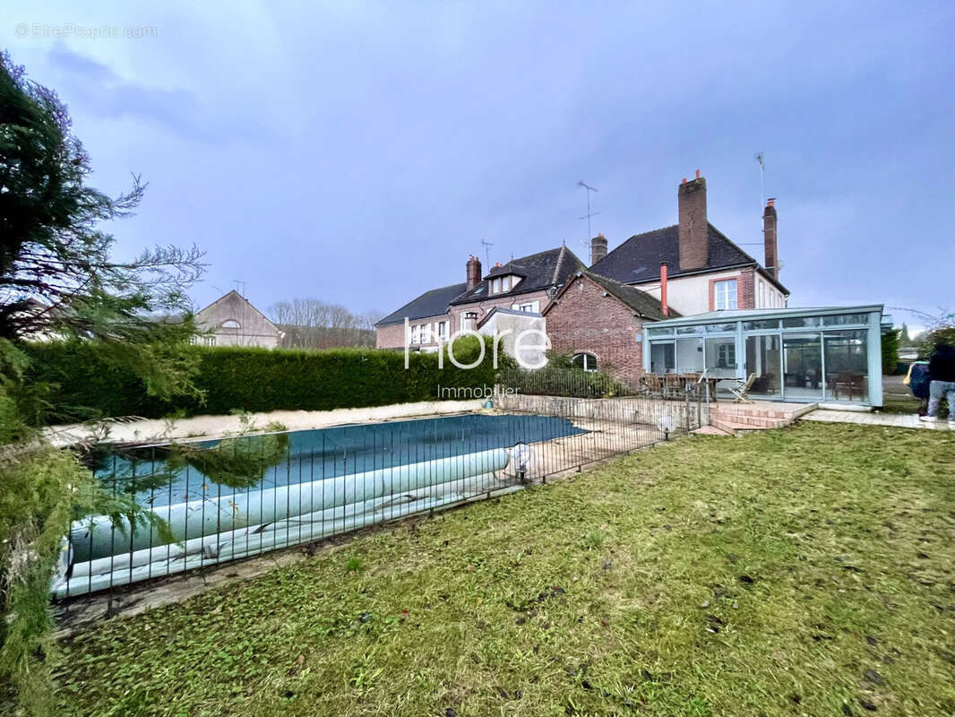 Maison à LA FERTE-LOUPIERE