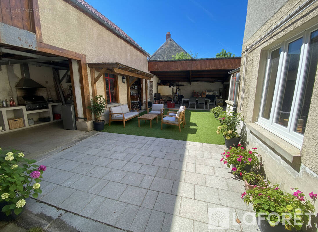 Maison à AY