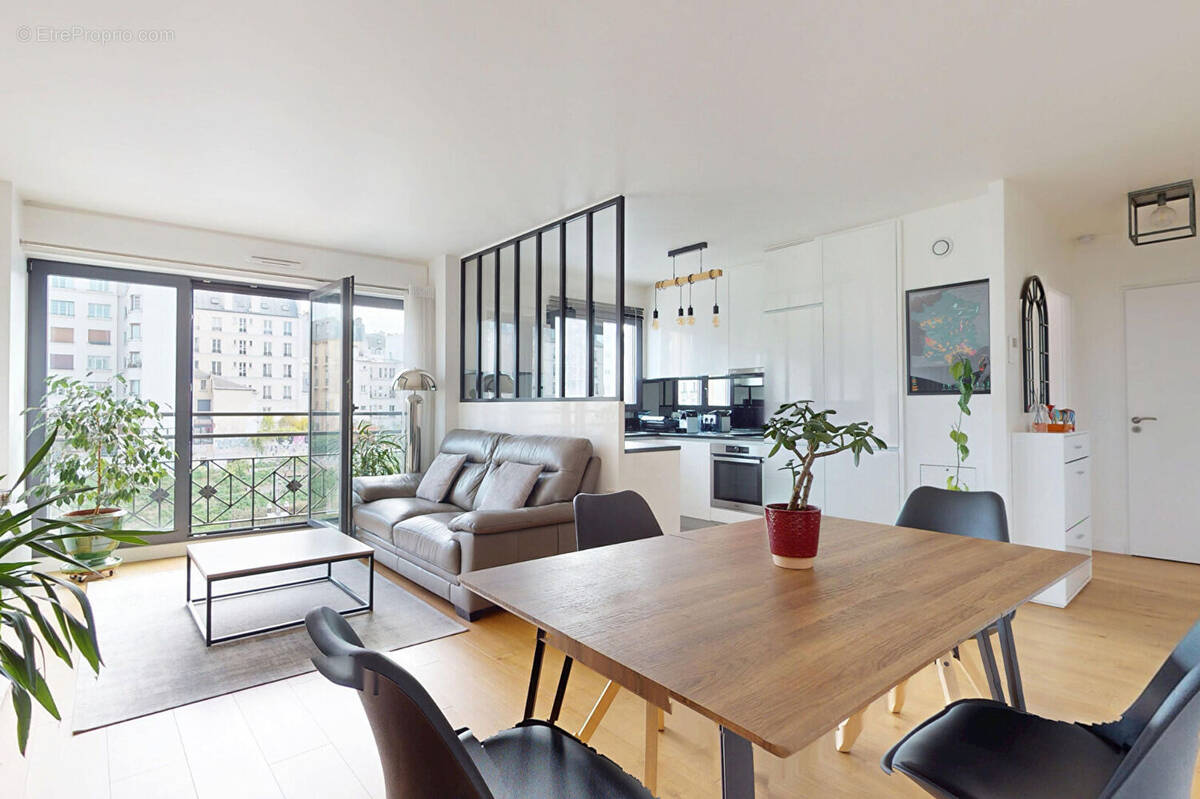 Appartement à PARIS-17E