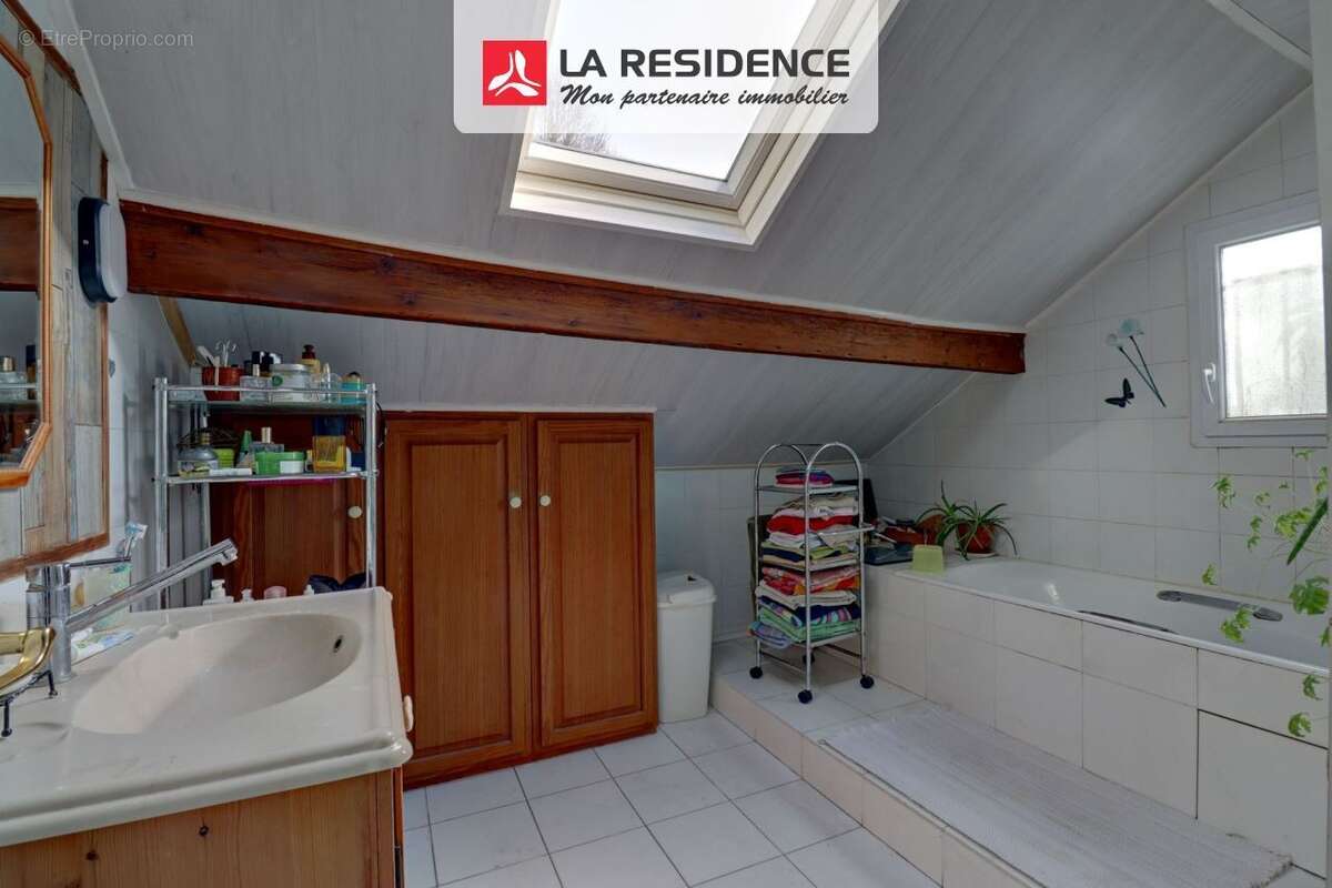 Maison à NEAUPHLE-LE-CHATEAU