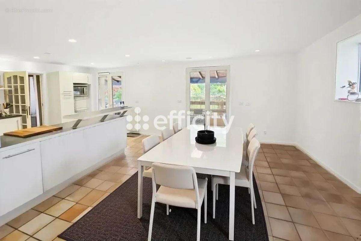 Maison à SAINTE-SOULLE